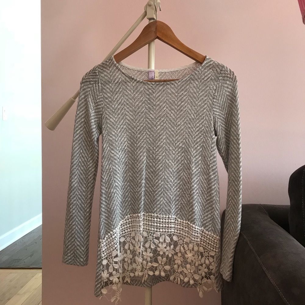 francesca’s grey long sleeve with lace details